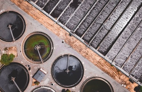 maximum distance from toilet to septic tank